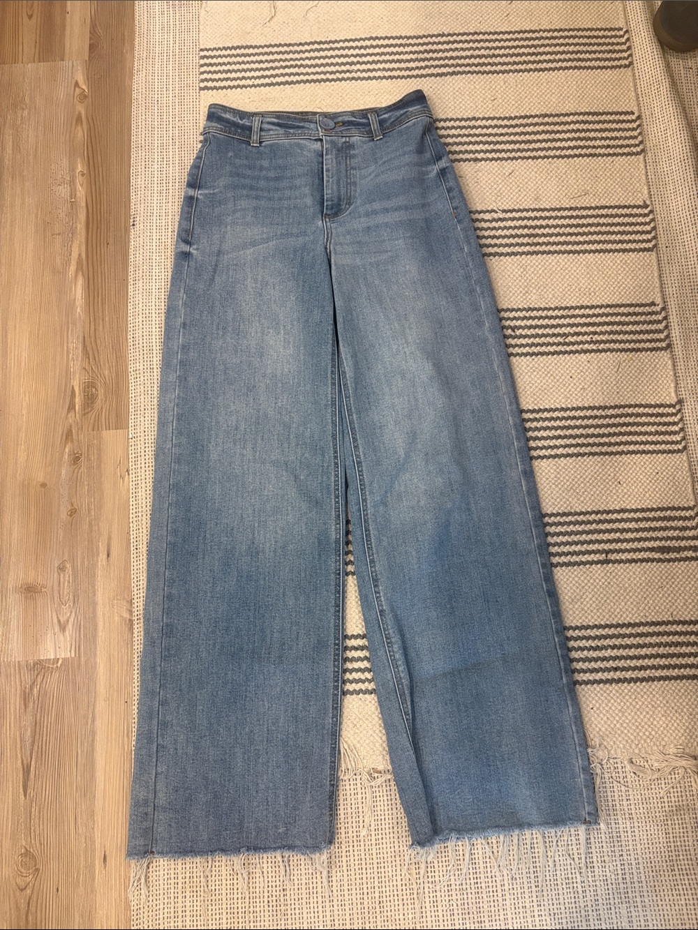 Oat New York Wide-Leg Light Blue Denim Jeans with Frayed Hem